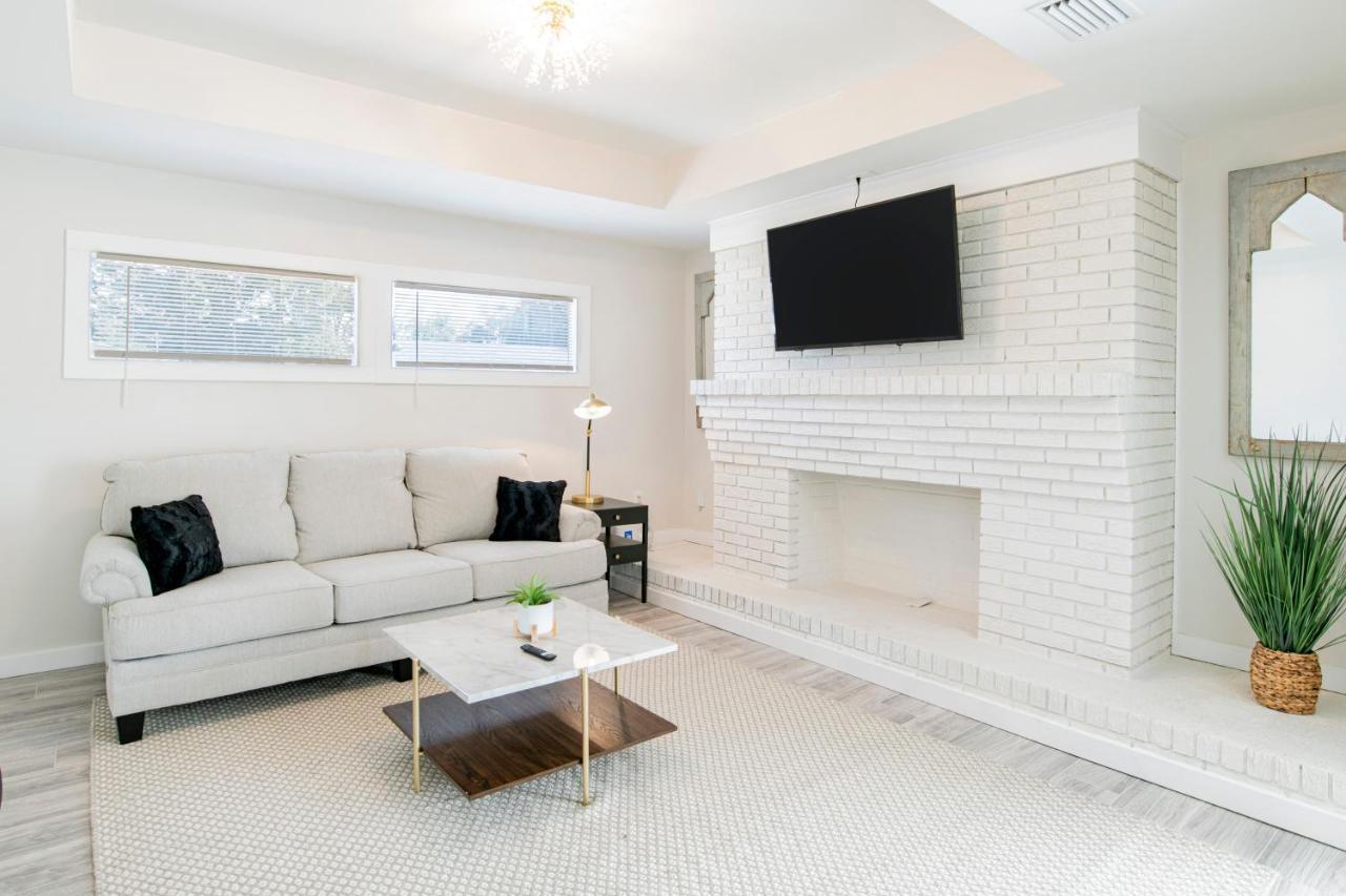 House In Mobile Newly Renovated! Quiet & Centrally Located! Exterior photo